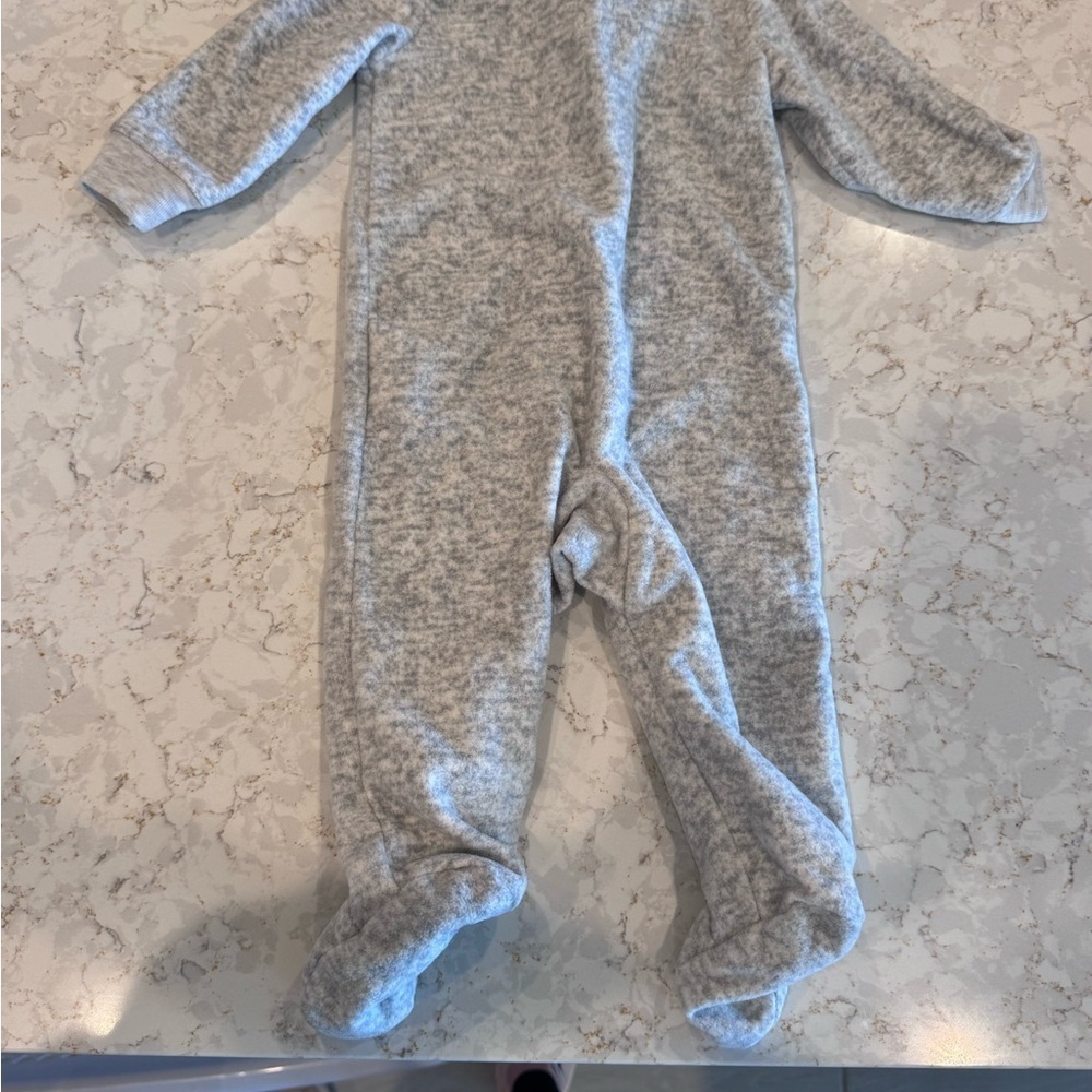 Amazon essentials 3-6Months - Gray and White Plaid Kids One Piece Fleece Footies - Picture 8 of 9